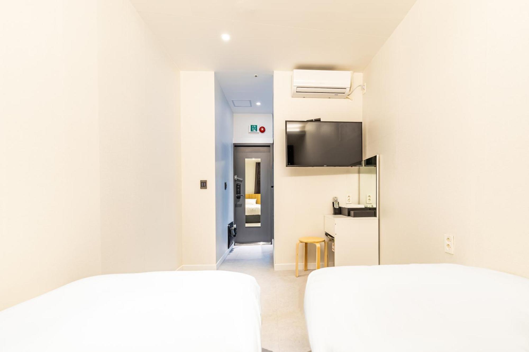 U Stay Myeongdong Seoul Exterior photo